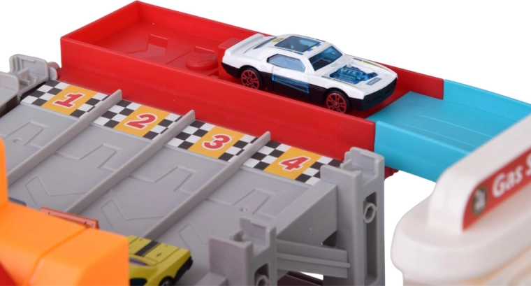 Vierbaans baan en startposities voor 4 auto’s
