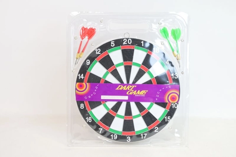 Dartbord met steel-tip darts