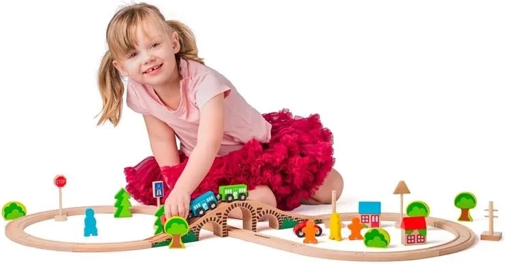 Creatief spelen met de houten treinbaan