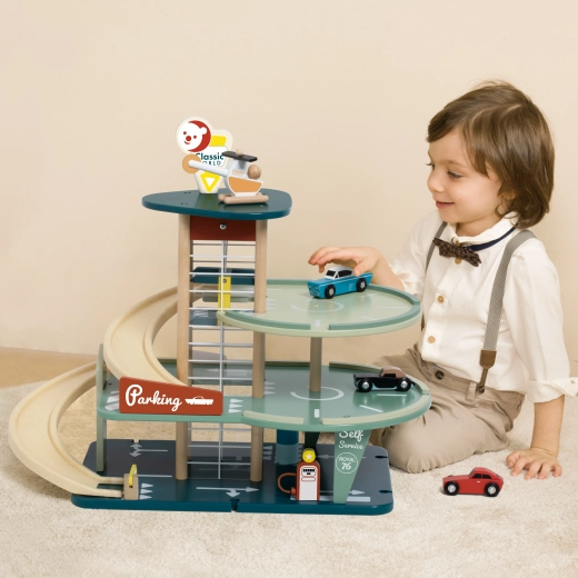 Drie verdiepingen met lift en vloeiende hellingen