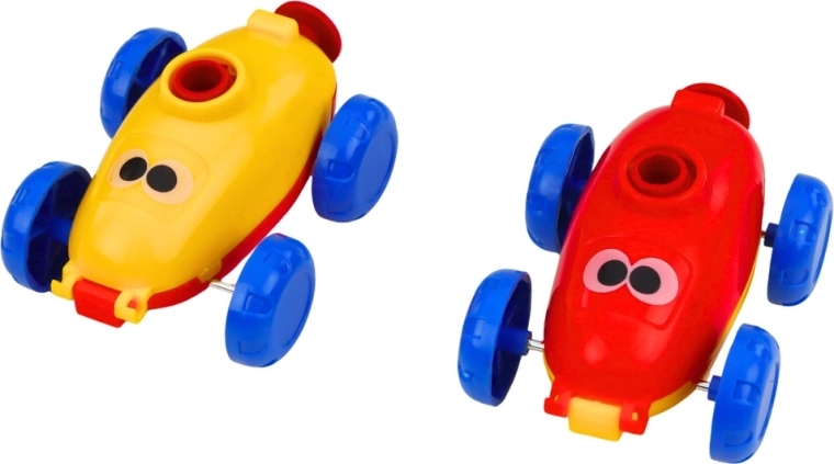 Twee autootjes en kleurrijke ballonnen