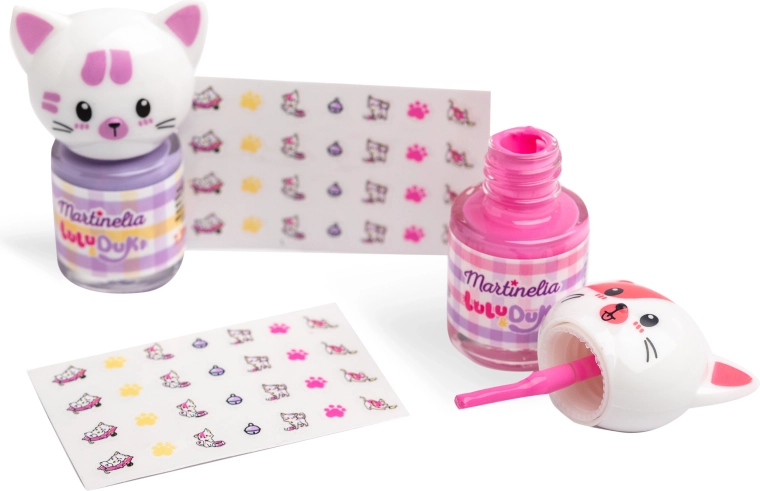 Nagellak en stickers voor creatieve versiering