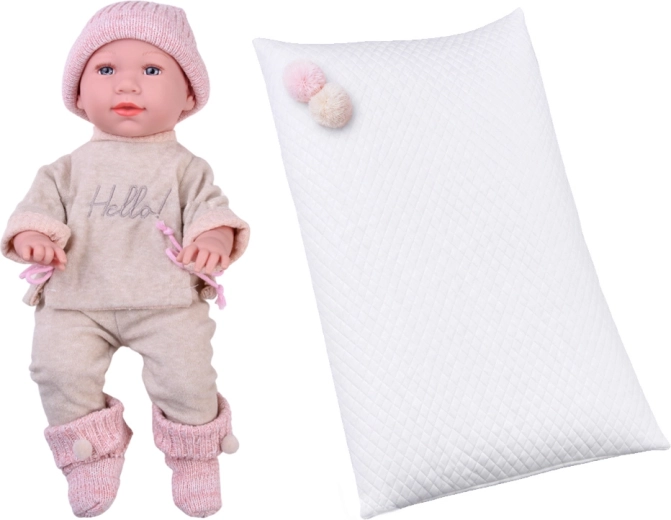Schattige outfit en kussentje om in slaap te vallen
