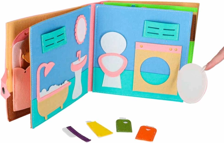 Badkamer met openklapdeurtjes en accessoires