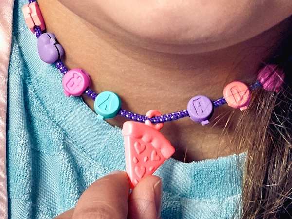 Styling, kralen en pizza-hanger