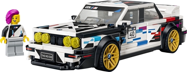 Authentieke look van BMW M3 (E30) met motorsport-graphics