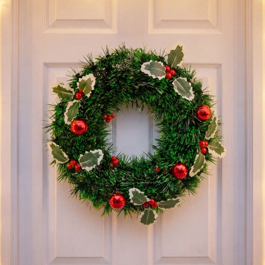 Kerstkrans met hulst en decoratieve kerstballen, 40 cm