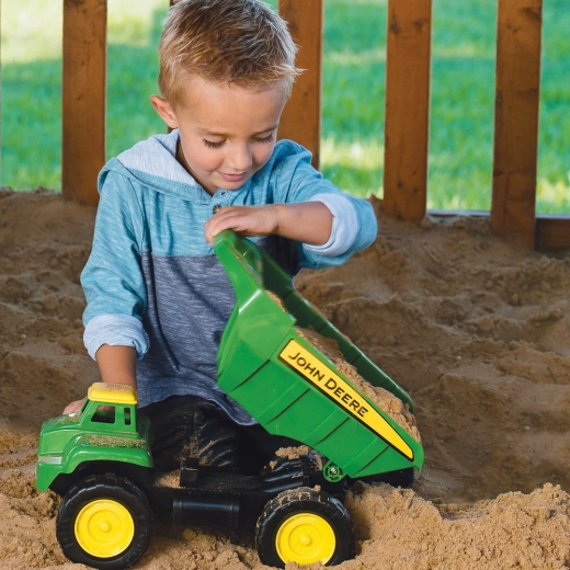 Grote John Deere kiepwagen voor kleine bouwers