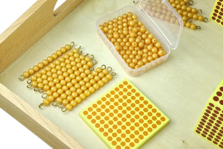 Kralenmateriaal voor rekenen en het samenstellen van hoeveelheden