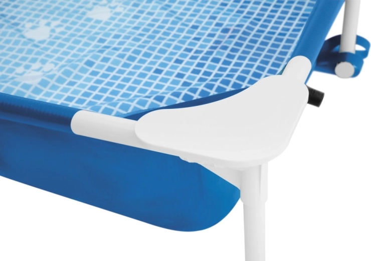 Schoon wateroppervlak met skimmer