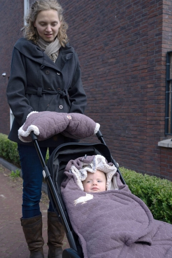 Universeel gebruik voor kinderwagens met een doorlopende duwstang