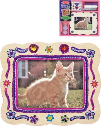 Creatieve set voor het versieren van een houten fotolijstje met kleurpotloden en versieringen