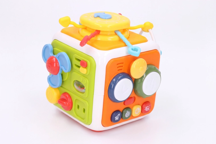 Motorische kubus met geluidseffecten 21 cm