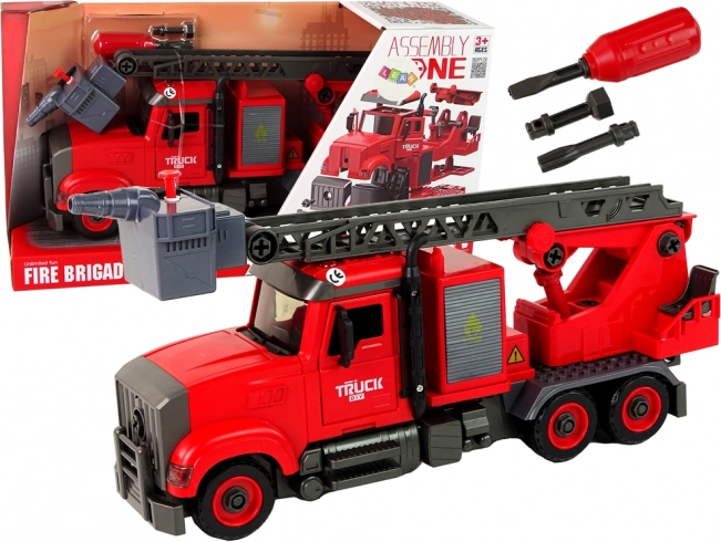 Brandweerauto om te monteren met accessoires, rood