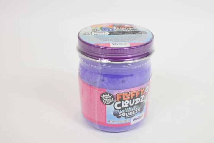 Wecool Fluffy Cloudz luchtige boetseerklei met druivige geur