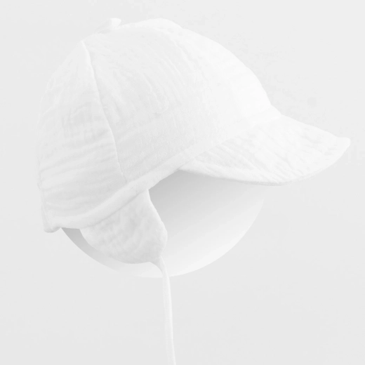 Zomerse mousseline kindermuts met klep New Baby wit (maat 68/74)