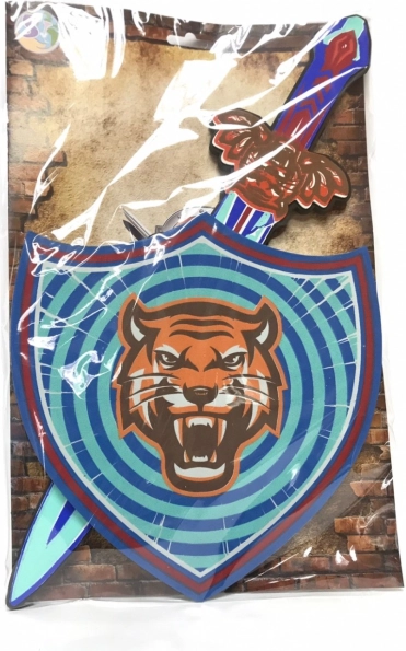 Schuimzwaard en schild met tijgermotief