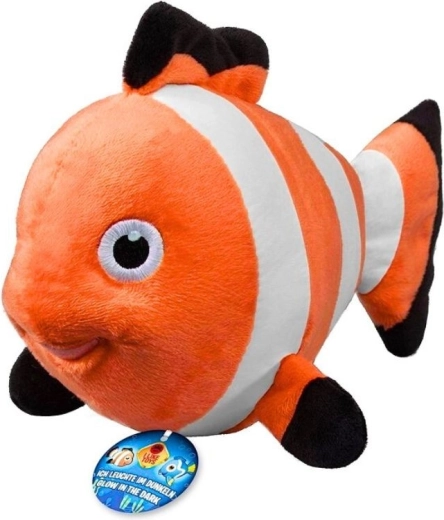 Pluchen visje Nemo dat in het donker licht
