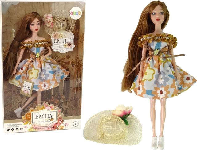 Pop Emily met herfsthoed en lange bruine haren