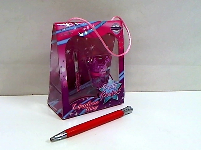 Hipo cosmeticaset met ring en lipgloss