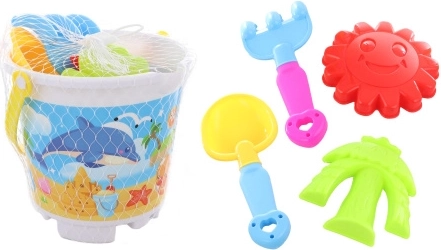 Zandset met emmer, schep, hark en zandvormpjes