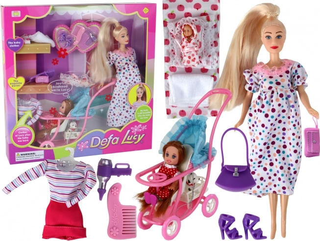 Zwangere pop Lucy met accessoires