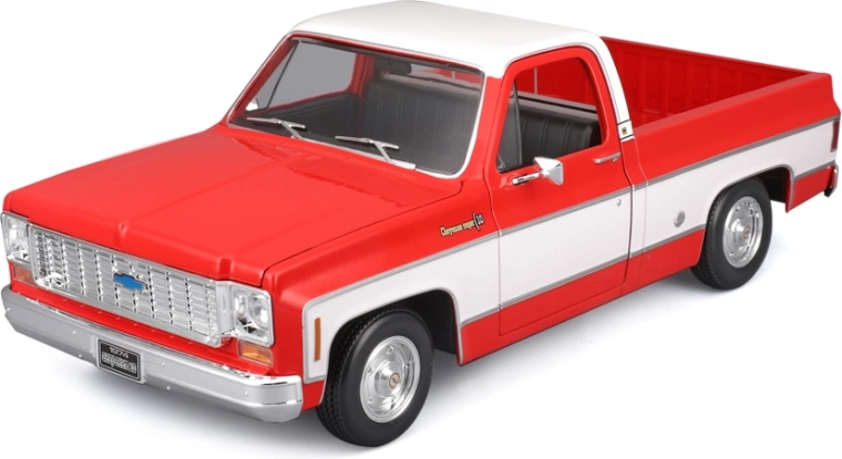 Maisto 1974 Chevrolet C10 Cheyenne Super 1:18 rood‑wit model pick-up