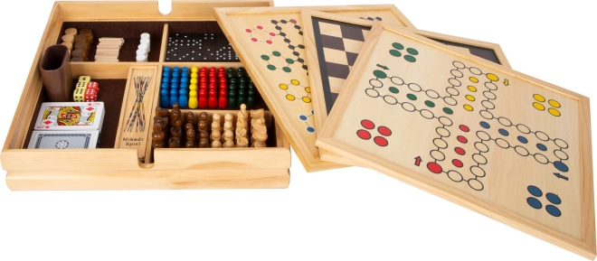 Small foot set van 20 klassieke spellen in een houten box