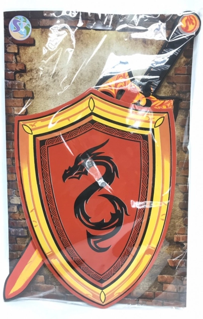 Schuimzwaard en schild met drakenmotief