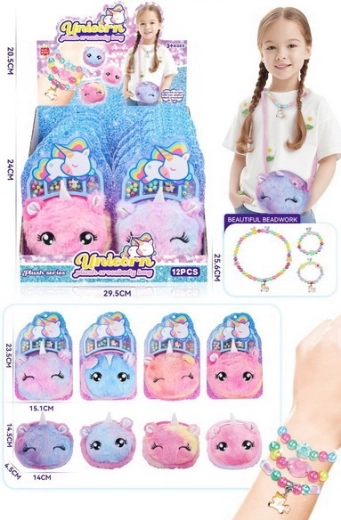 Pluchen etui met armbanden en ketting