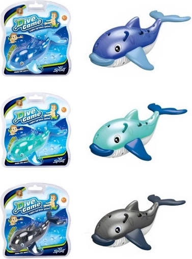 Duikende lichtgevende walvis voor in het water