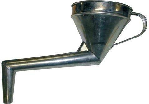 Metalen trechter met gebogen tuit en zeef