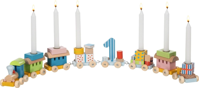 Verjaardagstrein met locomotief en 7 wagonnetjes