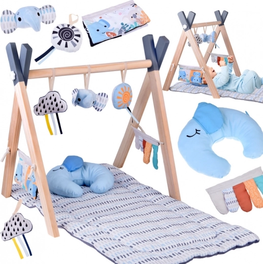 Houten speelgym met educatieve speelmat en hangende speeltjes voor baby’s
