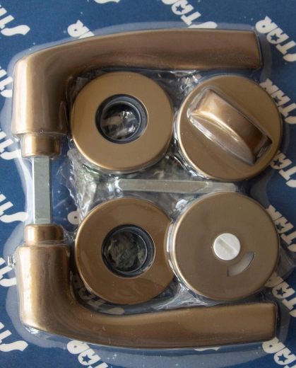 Deurbeslag MONET op rozet, WC, brons geanodiseerd