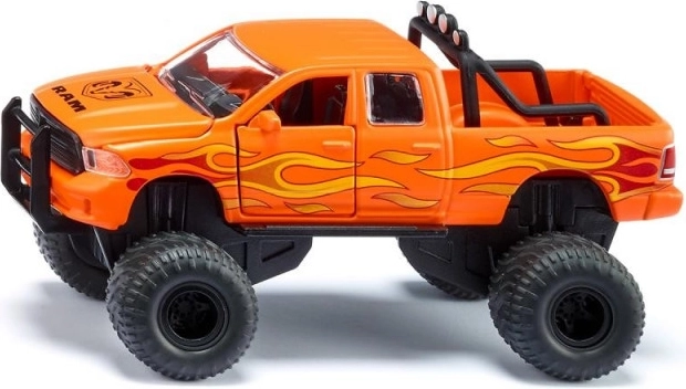 Terreinwagen RAM 1500 met ballonbanden