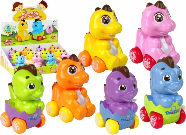 Opwindbare dinosaurus in ei op wieltjes