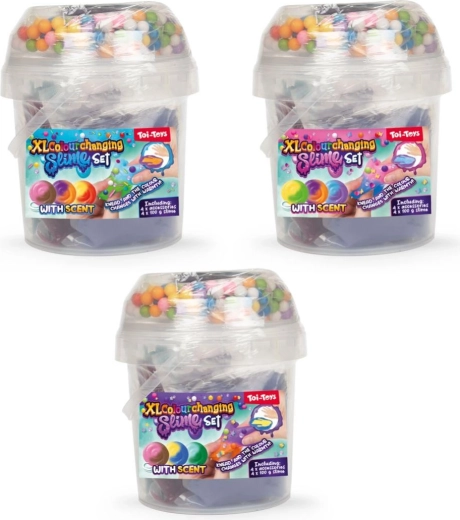 Slijm met accessoires in een plastic pot – mix van soorten