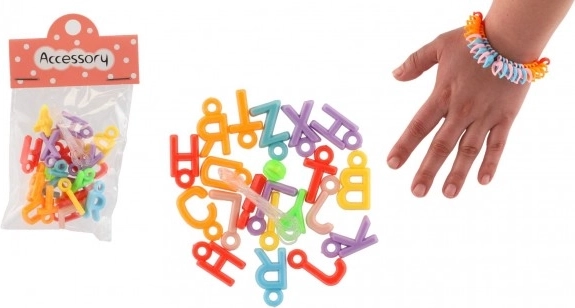 Plastic kralen hartjes en letters met koordje