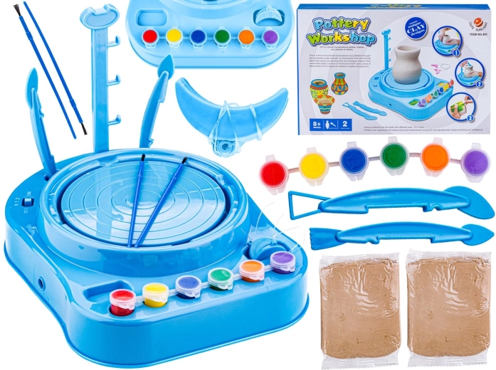 Blauw kinderspeelgoed pottenbakkerswiel kleine kunstenaar met zelfhardende klei en verf