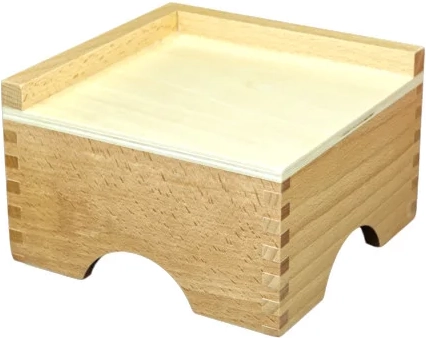 Moyo Montessori basis onder de roze toren
