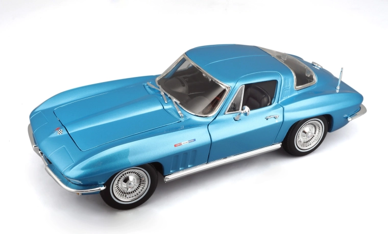 Maisto Chevrolet Corvette 1965 metalen model 1:18 lichtblauw