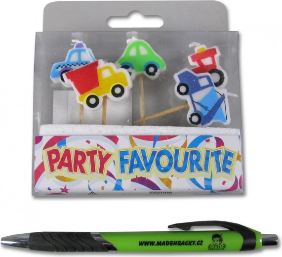 Decoratieve kaarsjes in de vorm van autootjes, kleurrijk