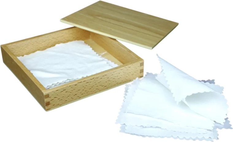 Moyo Montessori doosje met stoffen