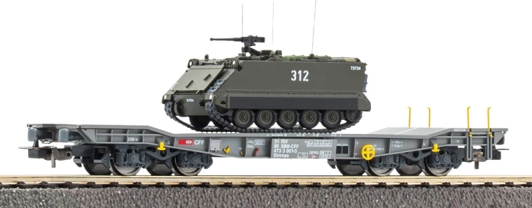 Piko zware platte wagon Slmmnps met gepantserd voertuig M113 (SBB-CFF), H0