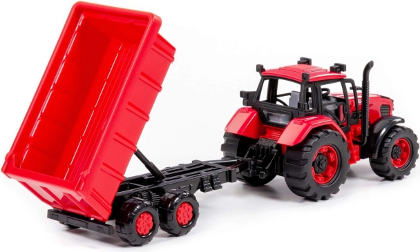 Tractor Belarus met aanhanger