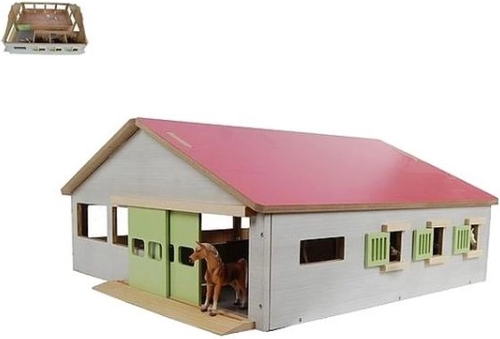 Paardenstal met drie boxen en rijbak