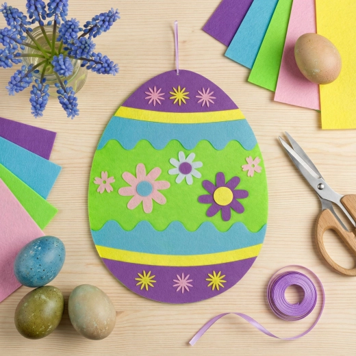 Paaseieren vilten hangdecoratie in de vorm van een ei 38 × 28 cm - 1 stuk
