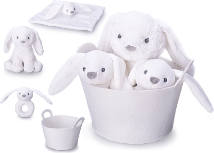 Cadeauset voor baby – witte pluchen konijntje 20 cm, rammelaar en knuffeldoekje in een zacht mandje