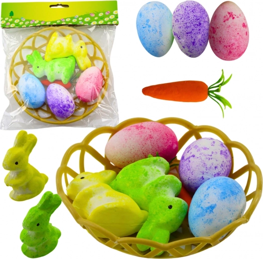 Paasdecoratie met mandje met konijnen, eieren en wortels